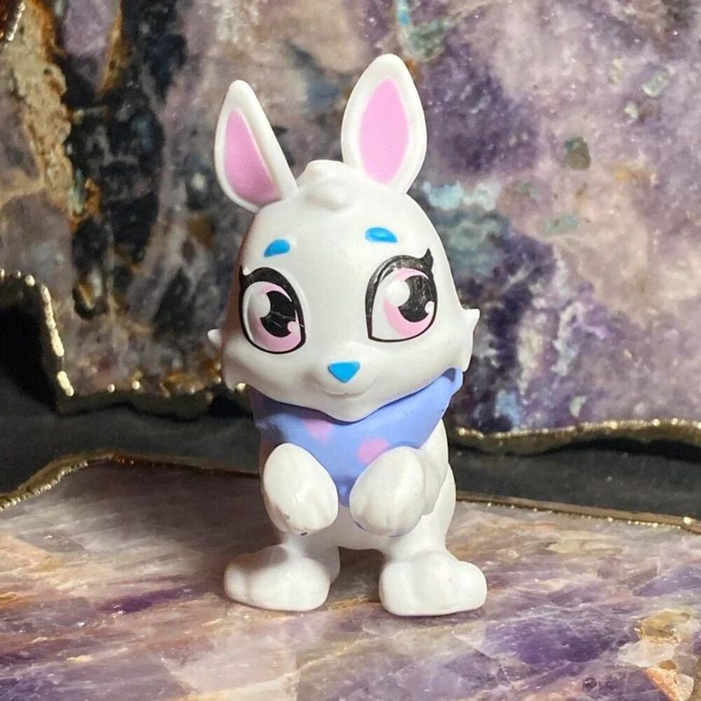 White cybunny neopets figurine